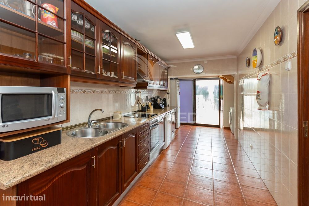 Andar de Moradia Duplex com Logradouro e Garagem,Setúbal.