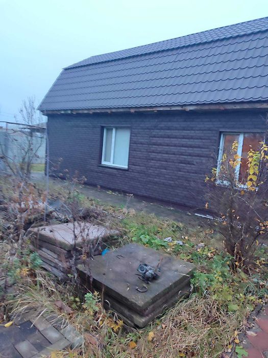 Продам приватизированный земельный участок с постройками в Равнополье