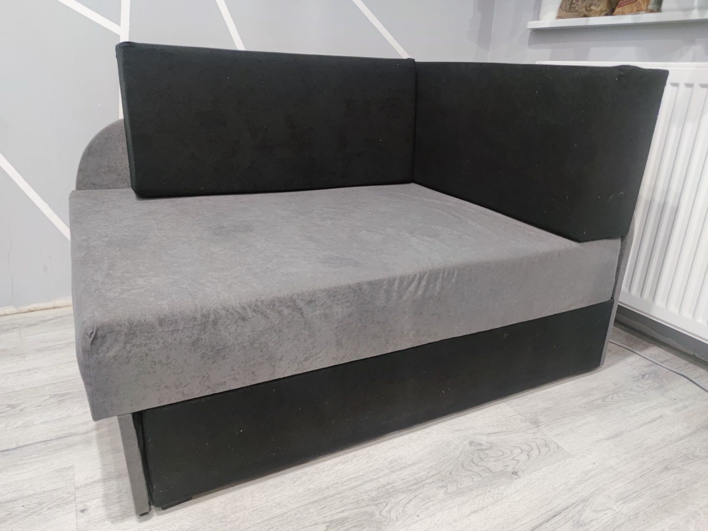 Tapczan dziecięcy czarno-szary kanapa sofa narożnik tapczanik pianka
