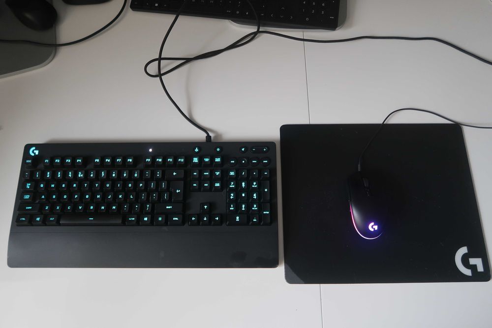 Klawiatura Logitech G213 + myszka Logitech G102 Lightsync + podkładka