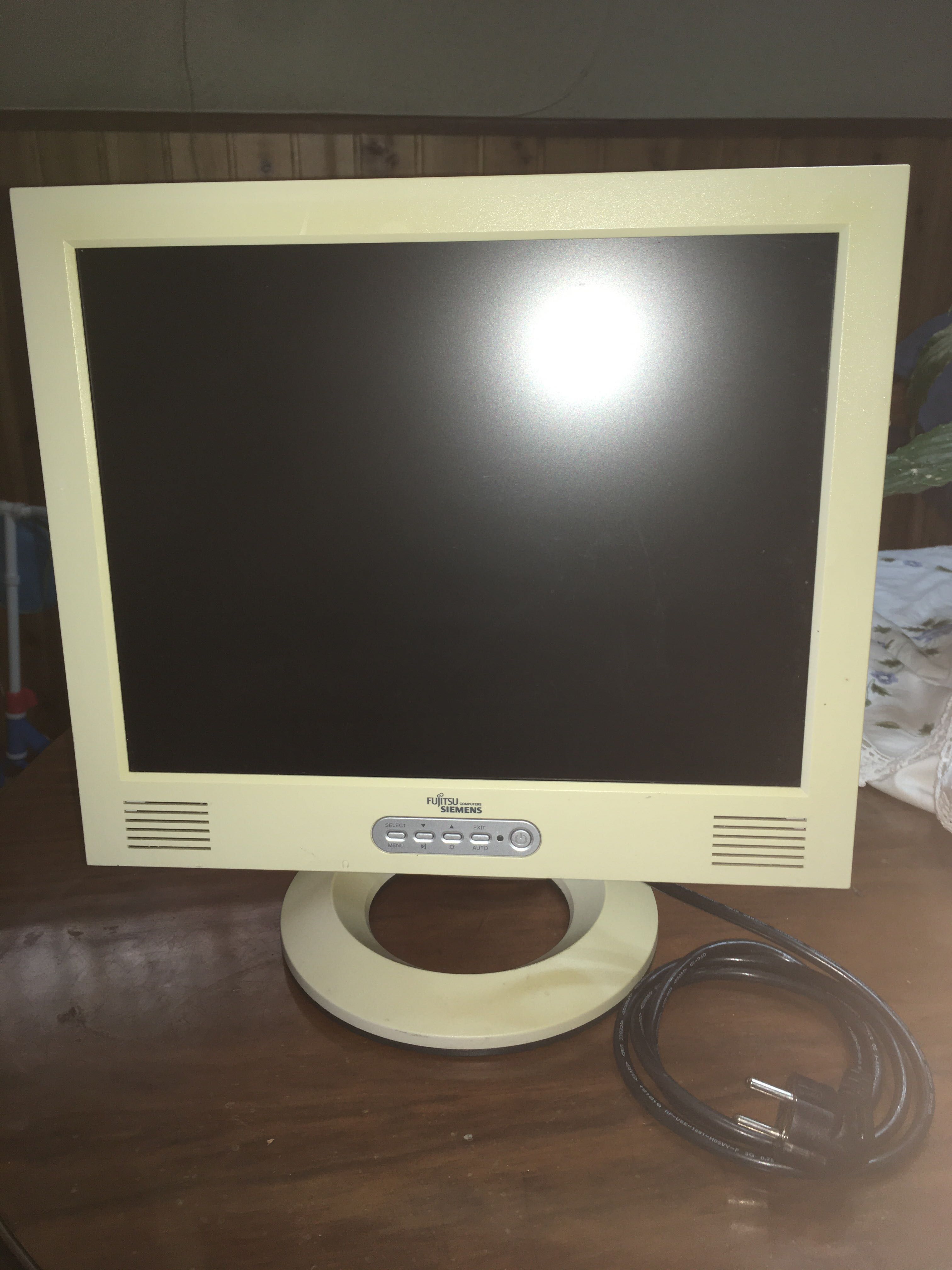 Monitor para PC Fujitsu Siemens 15.5 polegadas