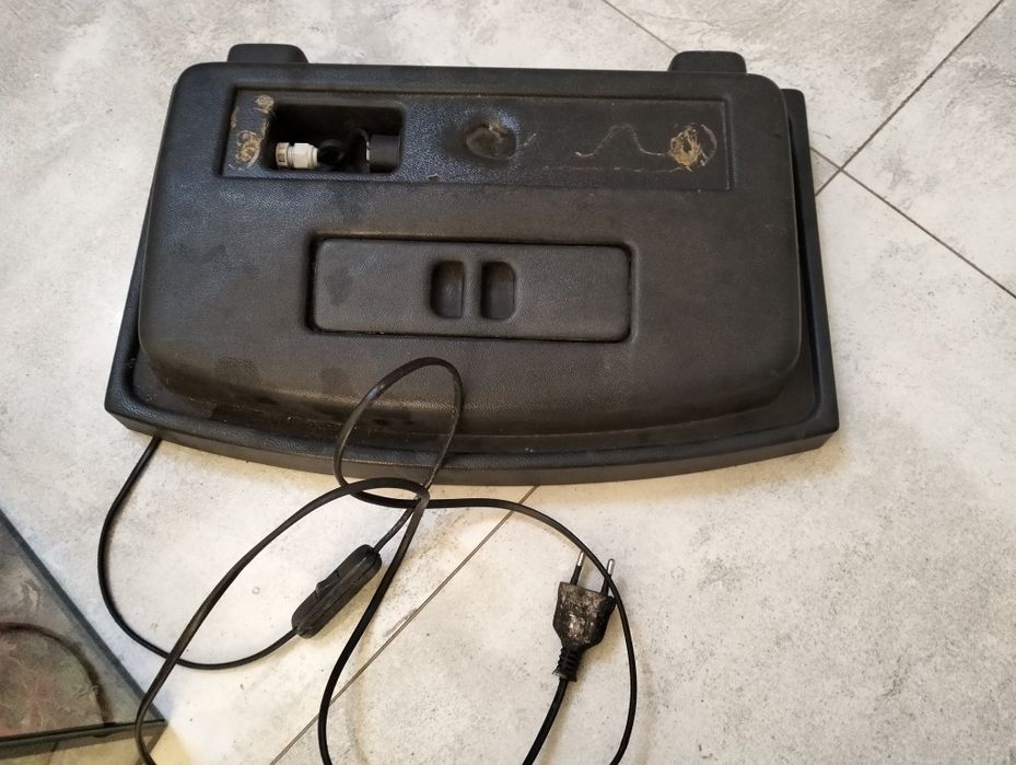 Akwarium z roślinami i kamykami