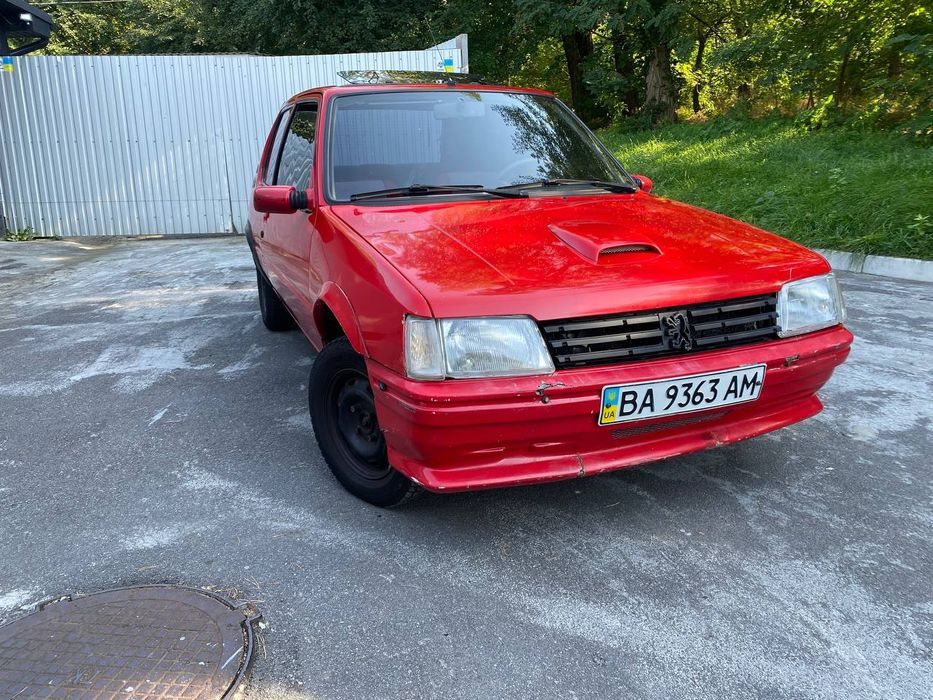 Продам автомобіль Пежо 205