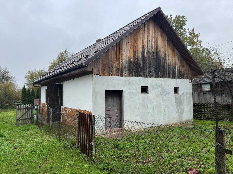 Продається житловий будинок із земельною ділянкою