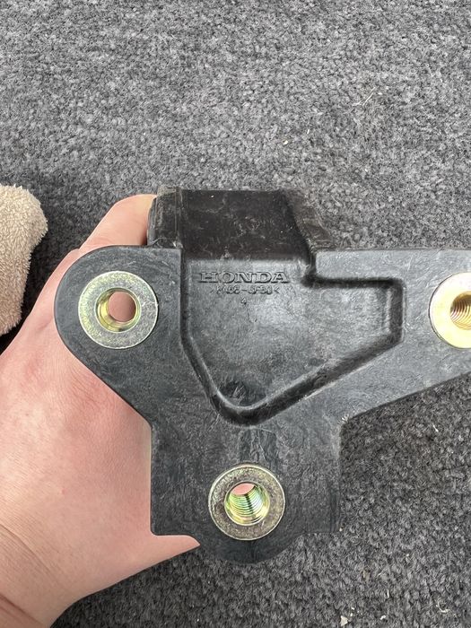 Подушка двигуна задня honda civic