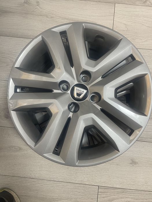 Колпакі Daciа 16r