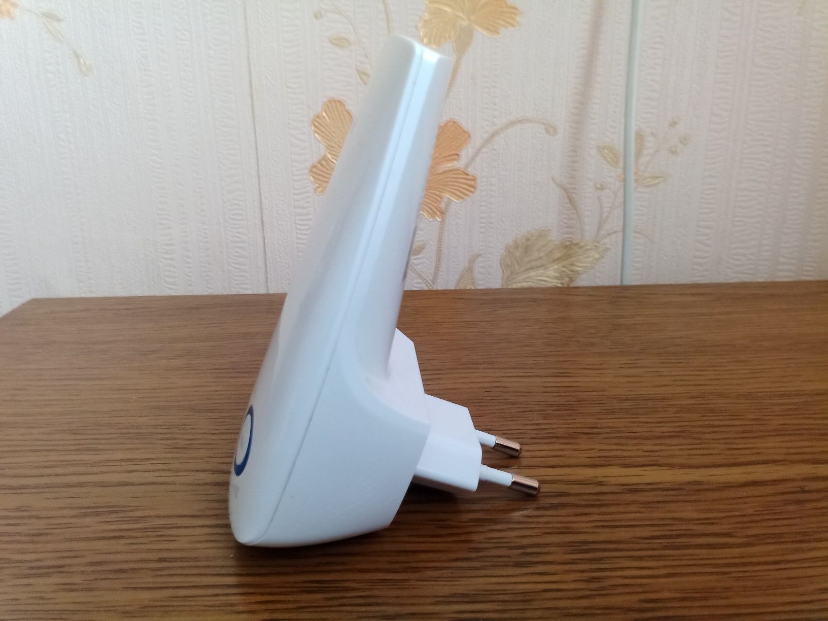 Практически новый  WI-FI  Репитер (усилитель) Tp-Link , Модель WA850RE