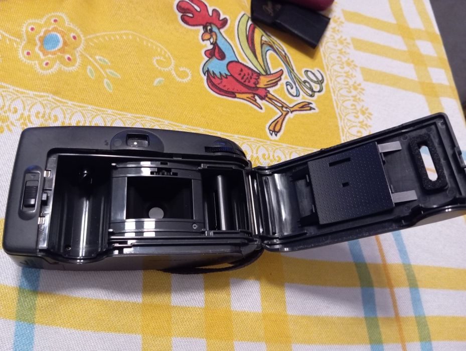 Vendo máquina fotográfica analógica da fugi FZ 5 35mm COMPACT CAMERA