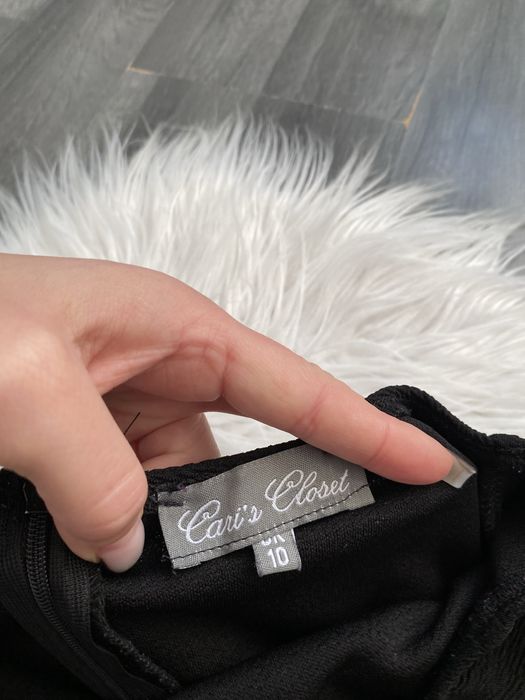 Caris Closet czarna sukienka z chokerem suknia