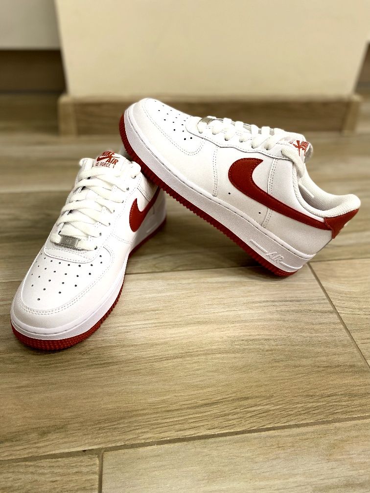 Оригінал! Оригінальні кросівки NIKE AIR FORCE 1 LOW '07 38.5 розмір