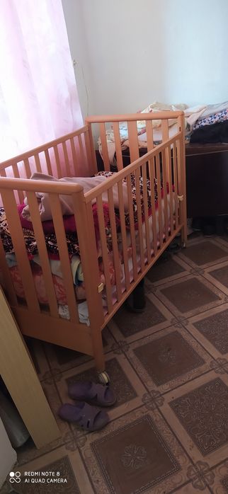 Дитяче ліжечко з дерева