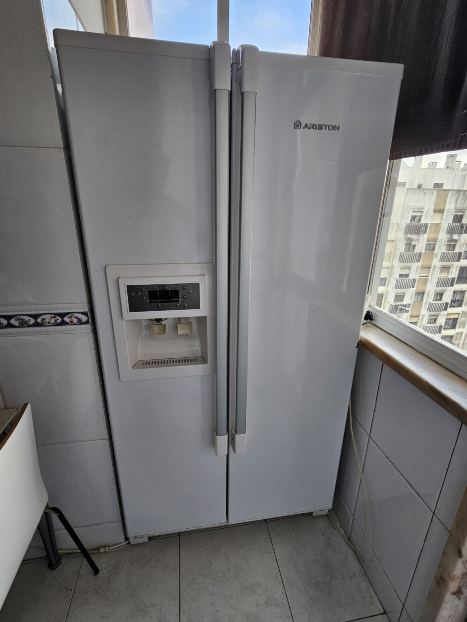 Vendo Frigorífico Americano Ariston EXCELENTE estado