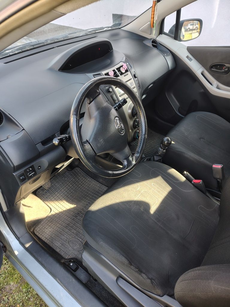 Sprzedam Toyotę Yaris II