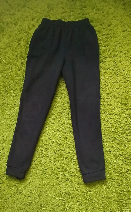 Спортивний тёплый, зимний чёрный костюм.