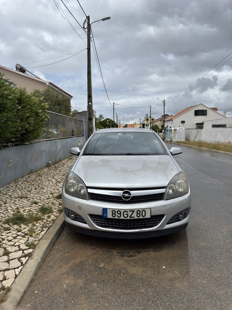 Opel astra GTC.