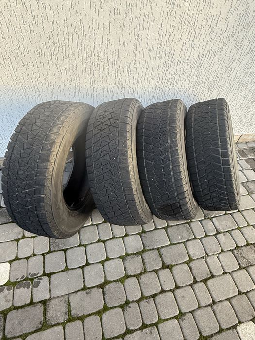 Зимова гума на позашляховик,BRIDGESTONE BLIZZAK DM-V2 245/70 R16 107S