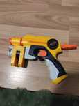 Nerf z laserem do celowanie