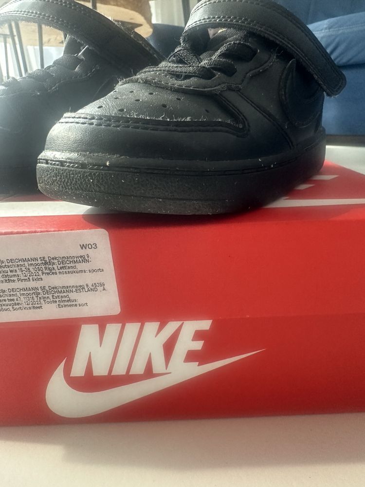 Buciki sportowe NIKE rozm. 25