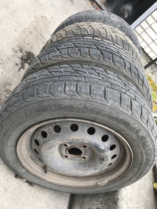 Продам шины зимние с дисками 4х100 r15