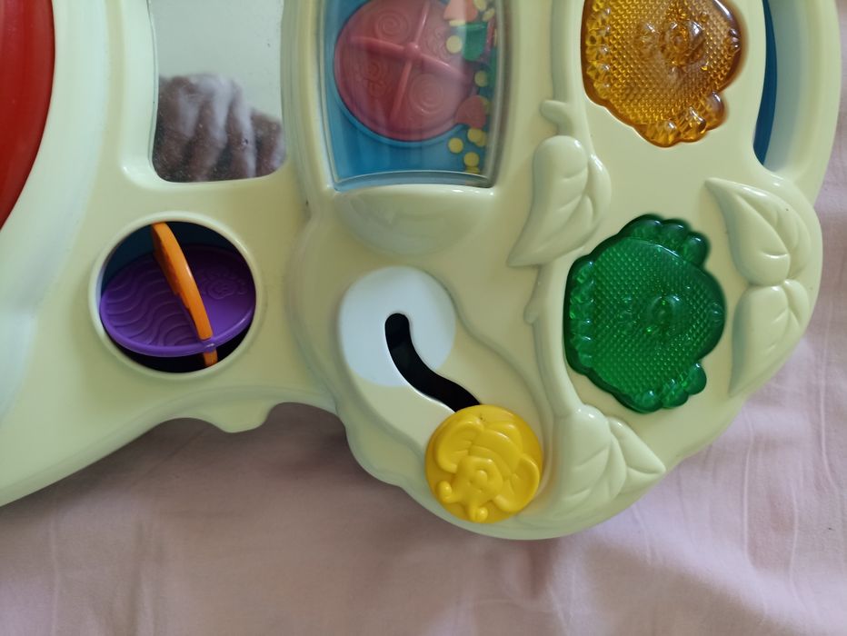 Brinquedo de pés com música