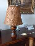 Lampa nastolna, stojąca z abażurem