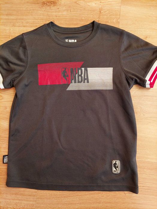 NBA, UNDER ARMOUR , PUMA :T-shity ,bluza i spodenki ,4 pak. 8lat 128cm