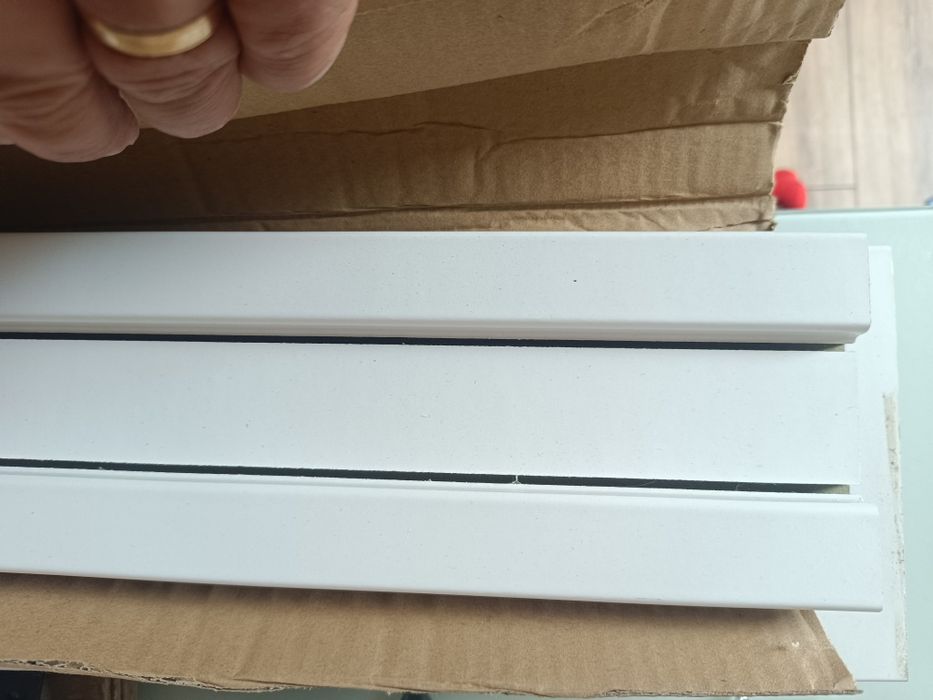 Peças de guarnição e aduela de portas lacado a branco