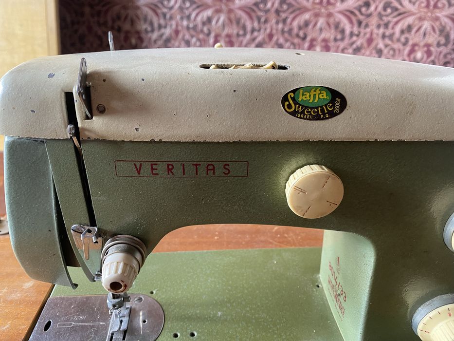 Продам швейну машинку