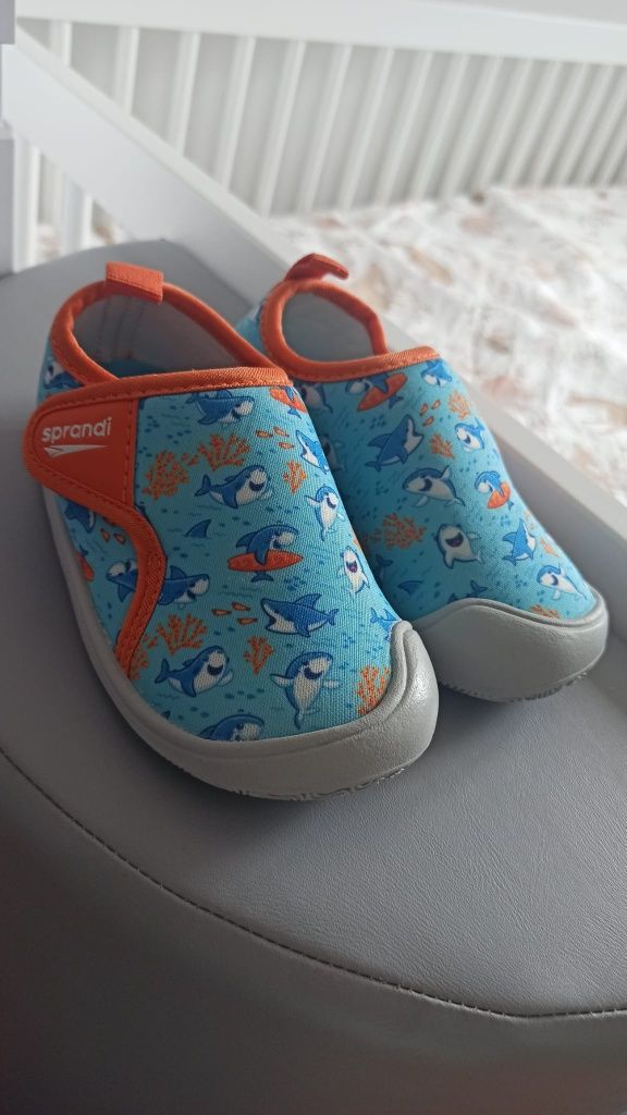 Kapcie buciki buty do wody Sprandi 24