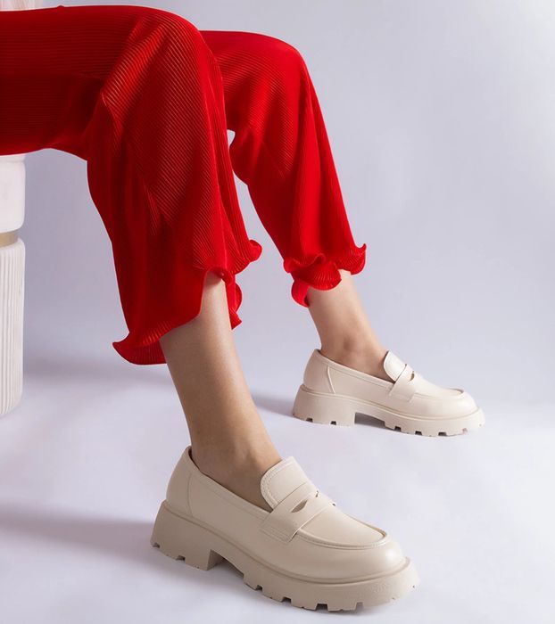 Beżowe mokasyny damskie z eko skóry Violanda