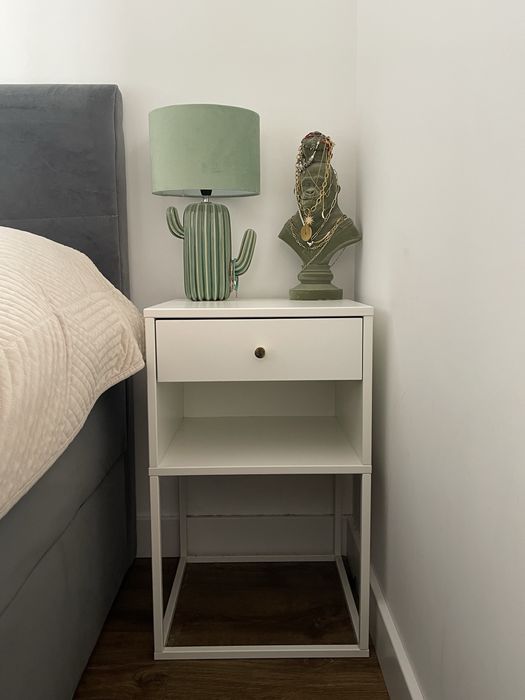 Szafka nocna IKEA w komplecie z lampką. 2 szt.