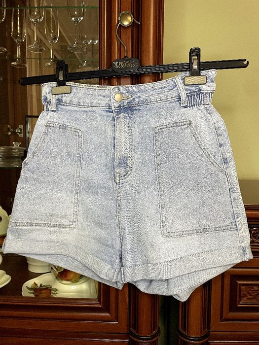 Продам жіночі джинсові шорти