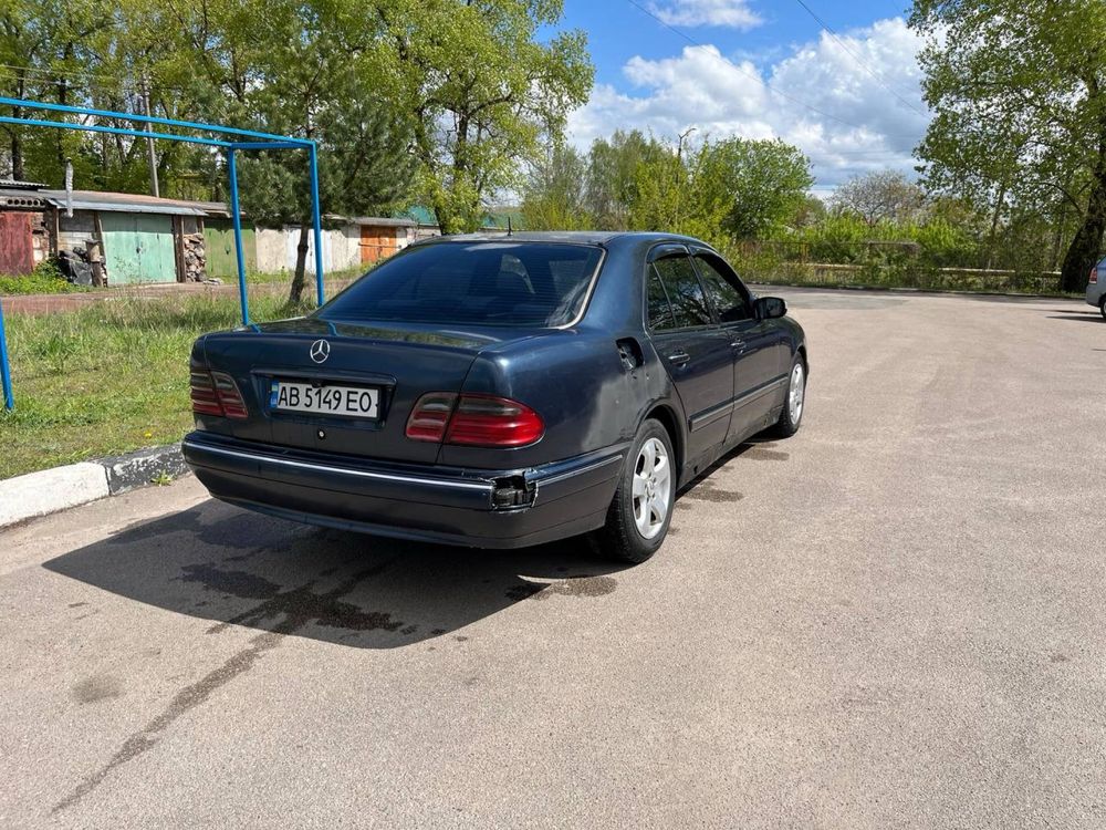 Mercedes-benz e220