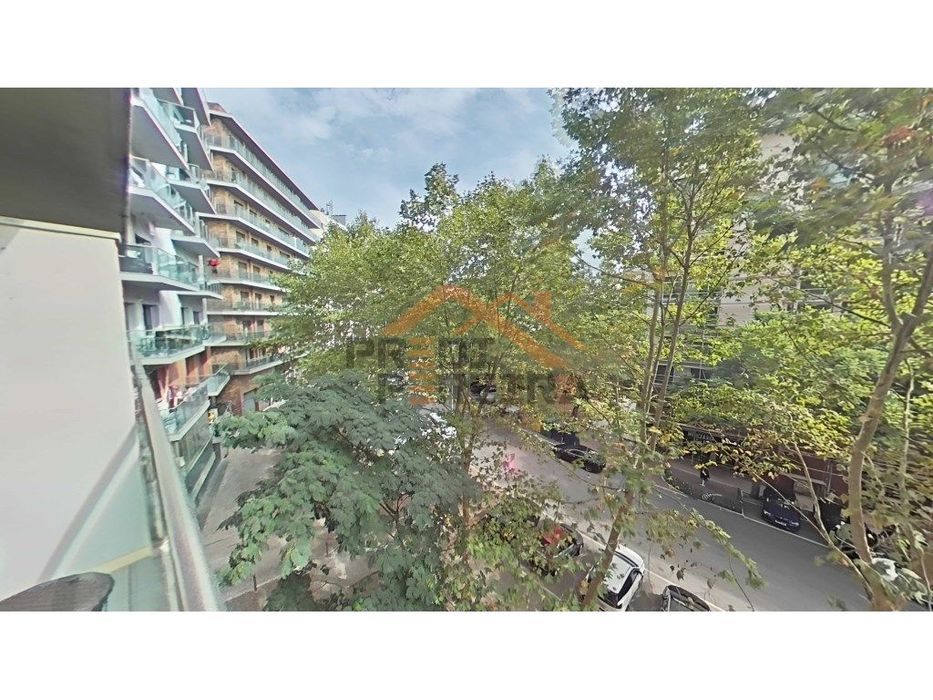 Apartamento T3 com varanda e parqueamento para duas viaturas, Urban...