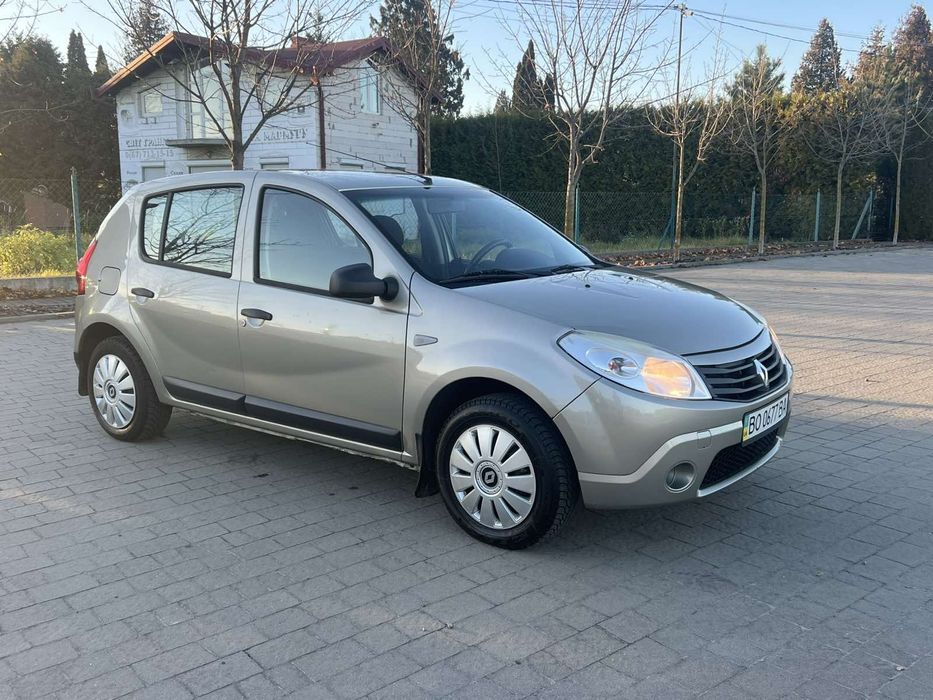 Продам офіційний Рено Сандеро,2012 рік