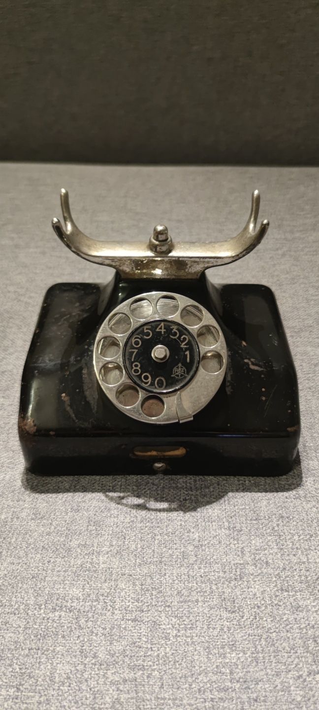 Zabytkowy telefon stacjonarny CB35