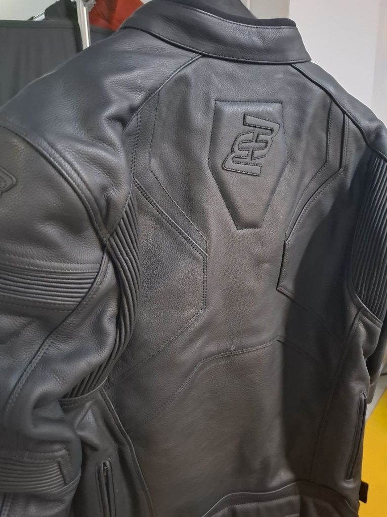 Benelli Leoncino 125 | 2025. Com Capacetes, Jaquetas e luvas
