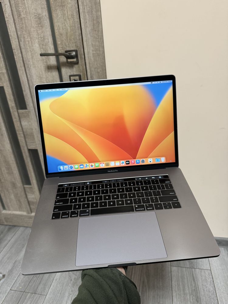 Macbook pro 15 2018 core i9 32/512gb pro 560x 4gb