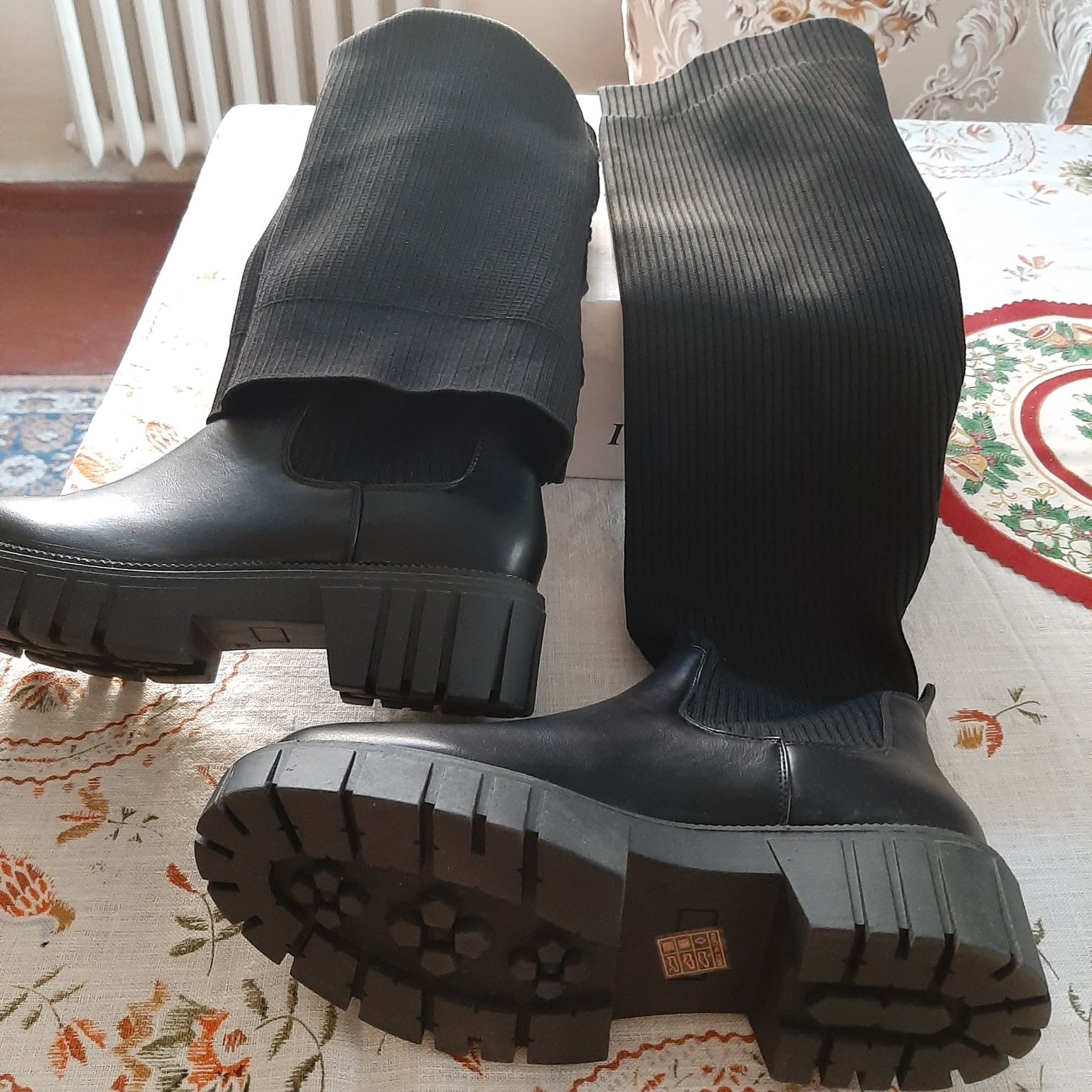 Nowe buty, czarne  za kolana.