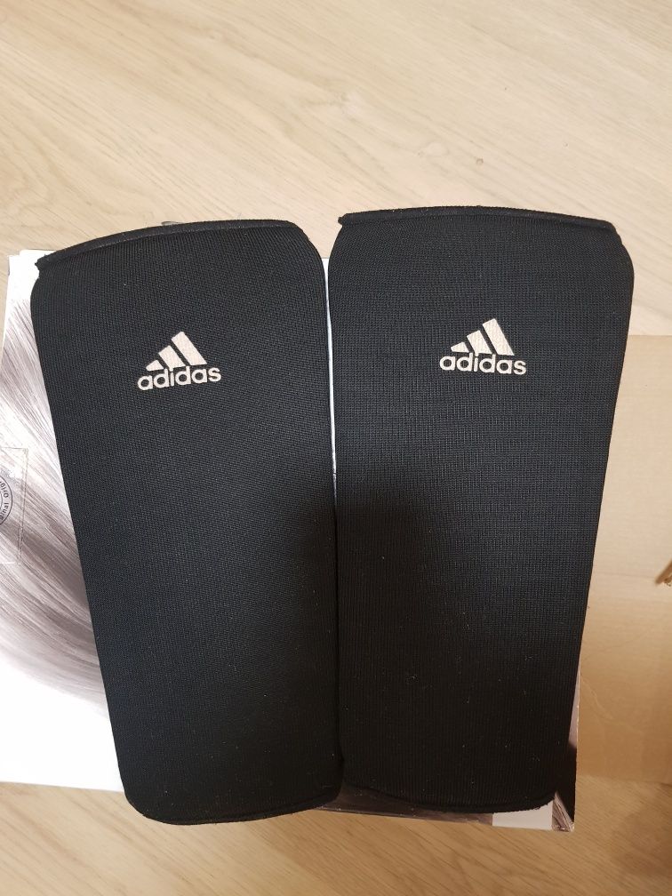 Caneleiras adidas