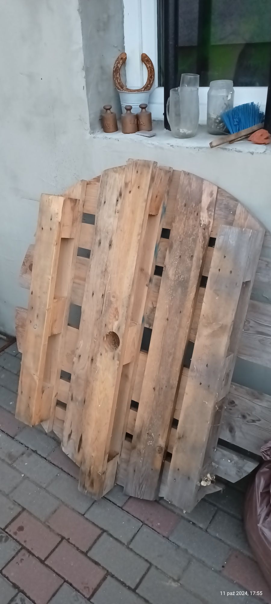 Paleta okrągła na stół.