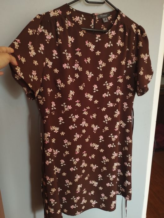 Brązowa czekoladowa rozkloszowana sukienka kwiaty kwiatki Primark 44