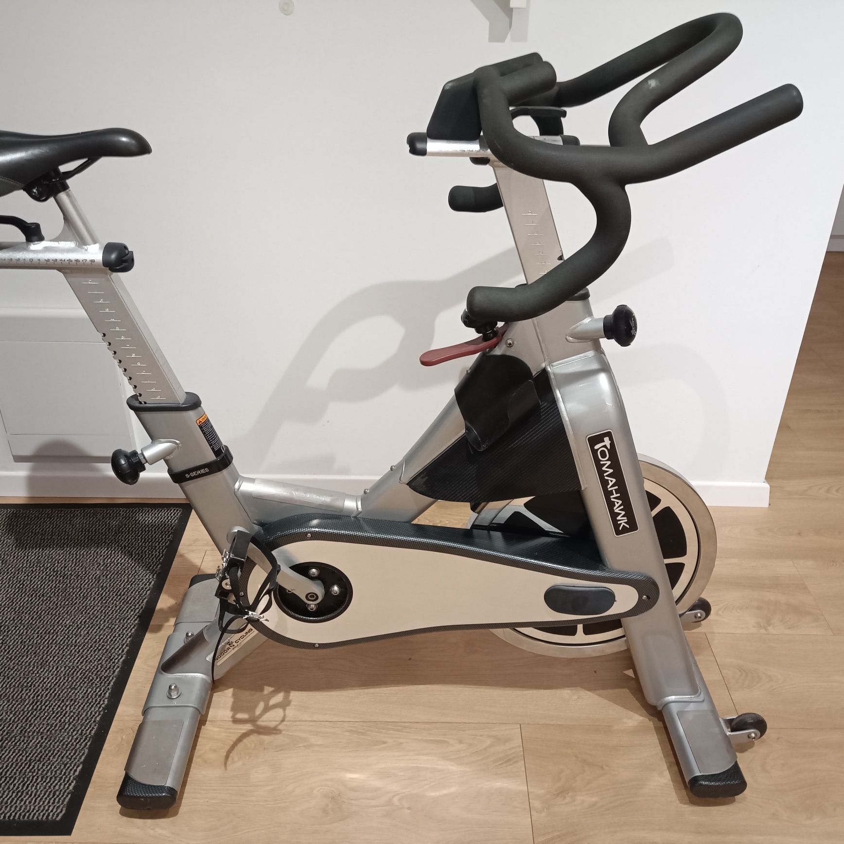 Rower stacjonarny spinningowy Tomahawk S-Series - napęd paskowy