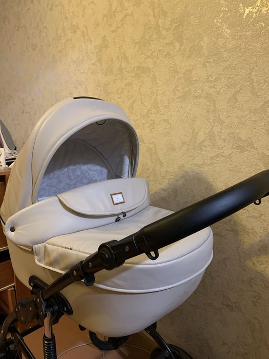 Дитяча коляска в гарному стані