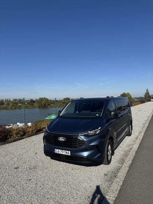 Komfortowe transfery 8-osobowym busem