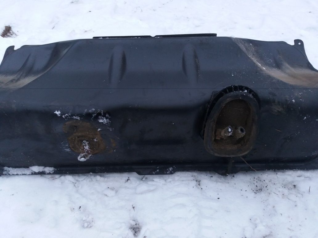 Паливний  бак  мерседес  w 123  D240
