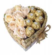 Prezent na dzień matki serce z czekoladek z różami