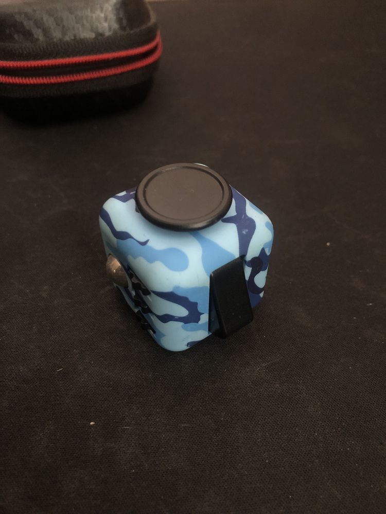 Фіджет куб, fidget cube