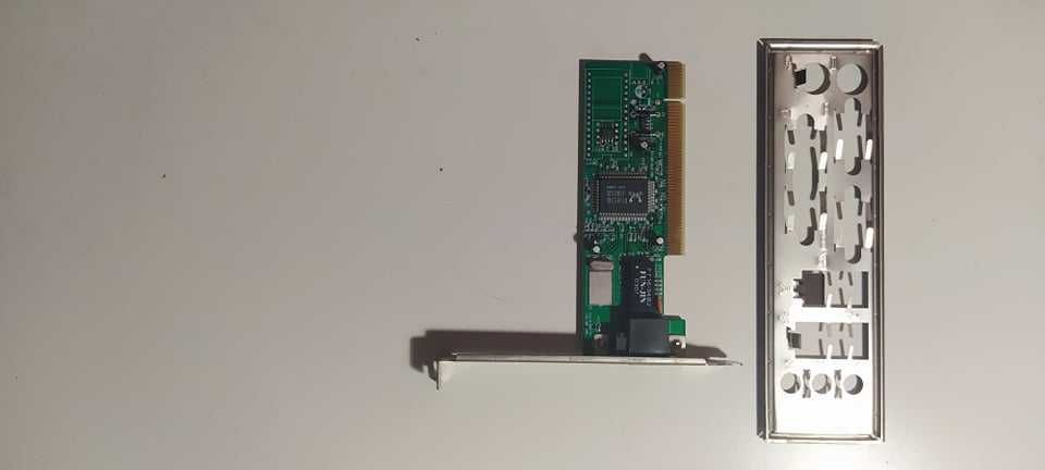 płyta główna Gigabyte z procesorem + backplate + karta sieciowa