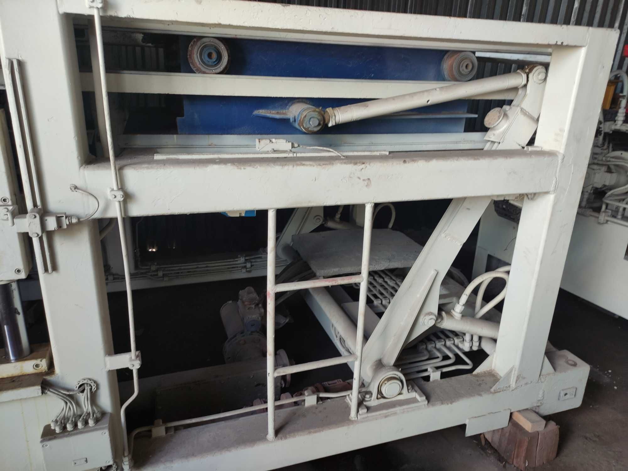 Лінія по виробництву бетонних виробів  "HESS Hydromat HP-3".